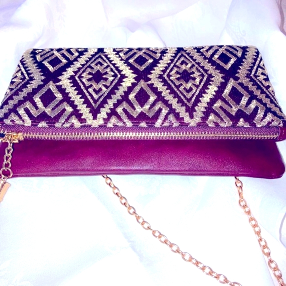 🔥HP🔥 AMETHYST CLUTCH BAG/  EMBROIDERED GEOMETRIC DETAIL & GOLD CHAIN STRAP - Picture 2 of 8